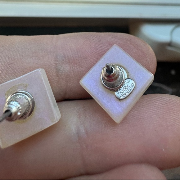 Chanel pink iridescent CC logo earrings with box - Picture 4 of 6